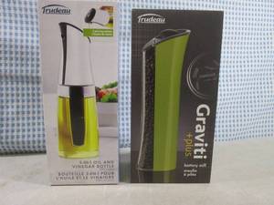 lot 218 image: (CS) 2-In-1 Oil and Vinegar Bottle ...