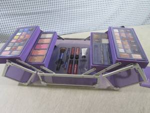 lot 255 image: (BSB) Beauty Box Artist Edition 60p...