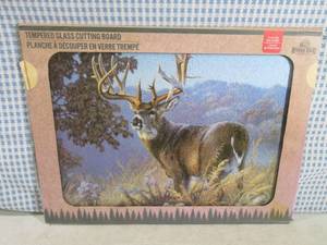 lot 285 image: (FS) Deer Tempered Glass Cutting Bo...