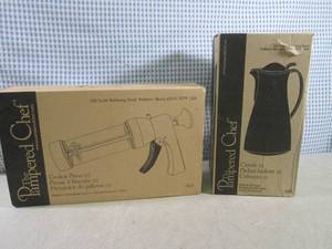 lot 309 image: (F-1) Pampered Chef Carafe and Cook...