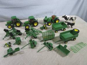 lot 314 image: (BSB) Assorted Toy John Deere Tract...