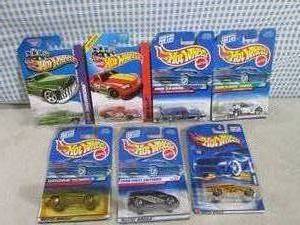 lot 346 image: (EC1) Assorted Hot Wheels in Packag...