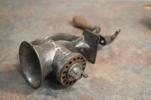 lot 3 image: Antique Meat Grinder