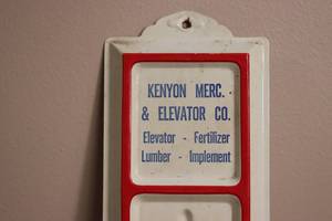 lot 4 image: Vintage Thermometer