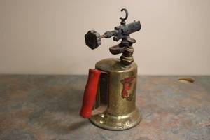 lot 6 image: Vintage Blow Torch