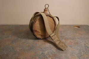 lot 8 image: Antique Canteen