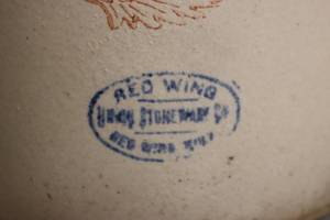 lot 11 image: Red Wing Crock