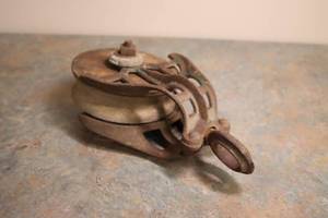 lot 15 image: Wood Pulley
