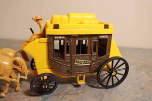 lot 22 image: Vintage Stagecoach Toy