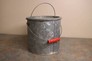 lot 28 image: MIT-SHEL Minnow Bucket