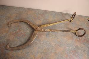 lot 37 image: Ice Tongs