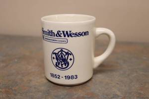 lot 25 image: Smith & Wesson Mug