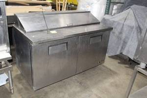 lot 1 image: True TSSU-60-16 SandwichSalad Prep Table for 16 Pans - Two Door