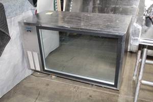 lot 4 image: Silver King SKDC48 Commercial Countertop Refrigerator Display Case