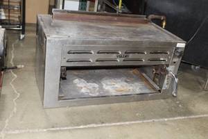lot 19 image: Vulcan Commercial Oven