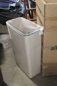 lot 53 image: Plastic Garbage Bin