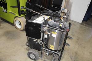 lot 32 image: Simpson Industrial Cleaning System