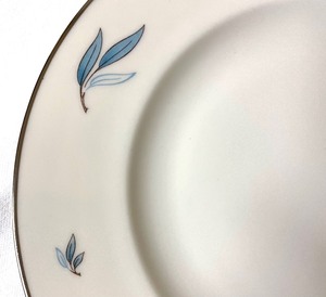 lot 52 image: Syracuse Celeste China Grouping