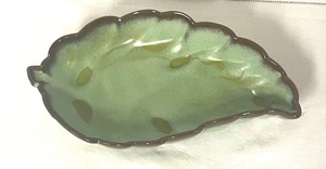 lot 51 image: Vintage Frankoma Leaf Shaped Dish