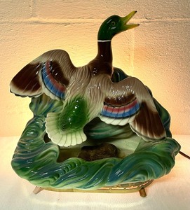 lot 53 image: Vintage TV Mallard Lamp