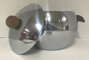lot 20 image: Vintage West End Penguin HotCold Server
