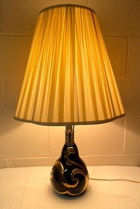 lot 56 image: Lovely Mid Century Vintage Twirly Lamp
