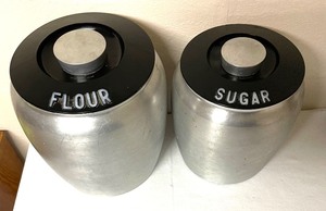 lot 62 image: Vintage Tin Canisters and Grease Pot