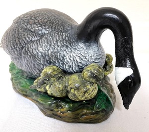 lot 78 image: Pair of Vintage Holland Mold Goose Decorative Figurines