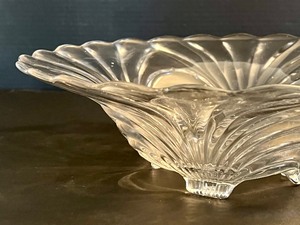 lot 14 image: Vintage Cambridge Clear Glass Caprice Four Toed Bowl