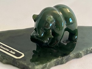 lot 44 image: Fun Small Jade Carved Bear Figurine