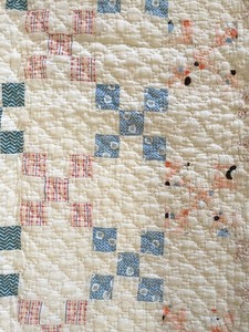 lot 107 image: Quaint Petite Quilt