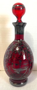 lot 101 image: Elegant Vintage Decanter with 6 Cordial Glasses