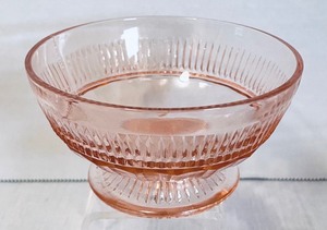 lot 117 image: Pretty Pink Vintage Serving Bowl with 12 Footed Dishes