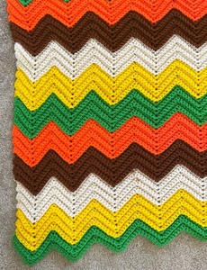 lot 116 image: Charming Vintage Chevron Afghan