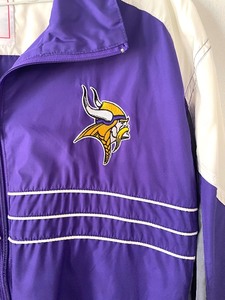 lot 200 image: Minnesota Vikings Windbreaker