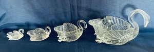 lot 212 image: Vintage Dazzling Swan Themed Dishes