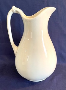 lot 246 image: Vintage Pitcher and Basin