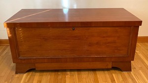 lot 251 image: Charming Vintage Cedar Chest by Lane