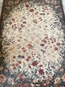 lot 262 image: Fine Floral Area Rug by Shaw Rugs