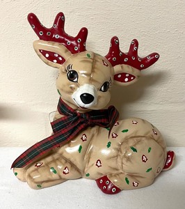 lot 380 image: Darling Ceramic Deer and a Bear