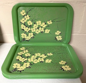 lot 382 image: Vintage Tin Trays