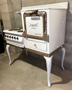 lot 395 image: Vintage Hotpoint Automatic RA77 Range by Edison Electric Appliance Company