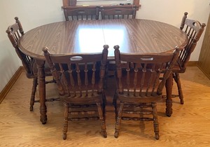 lot 417 image: Joyful Jefferson Vintage Table with 6 Chairs