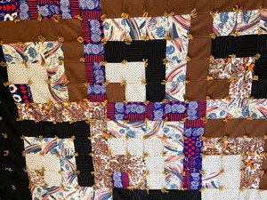 lot 344 image: Beautiful Vintage Quilt