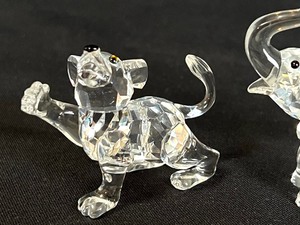 lot 343 image: Swarovski 2013 Annual Edition Cinta Elephant and Tiger Cub