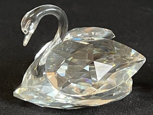 lot 324 image: Two Small Swarovski Swan Figurines