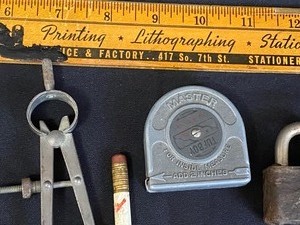 lot 317 image: Fun Vintage Treasures