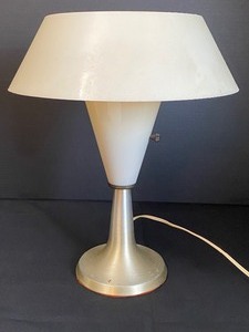 lot 318 image: Vintage Table Lamp