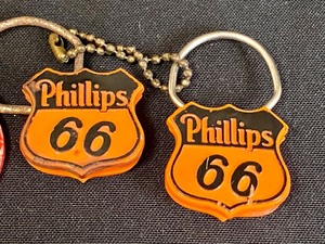 lot 311 image: Vintage Philips 66 Keychains