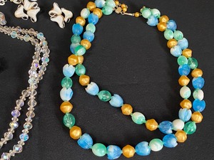 lot 305 image: Vintage Costume Jewelry